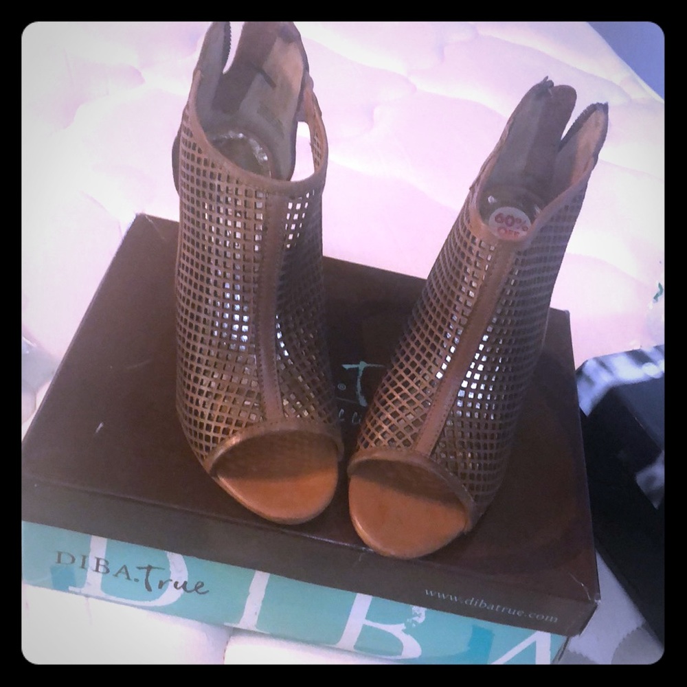 DibaTrue size 7 heeled sandals